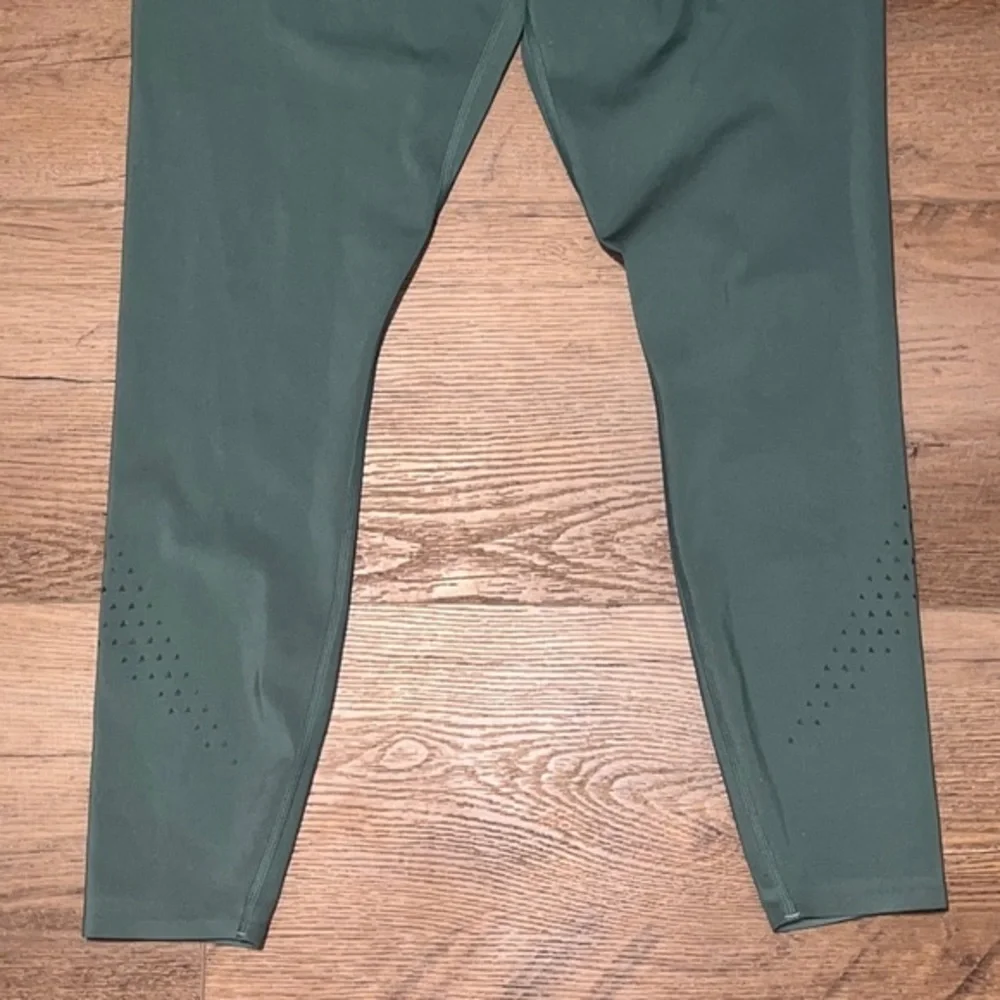 Puma HR Training Green Leggings with pockets Medium - Picture 4 of 8